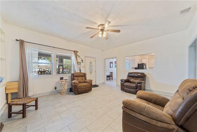 603 W Ave B, Kingsville, TX 78363