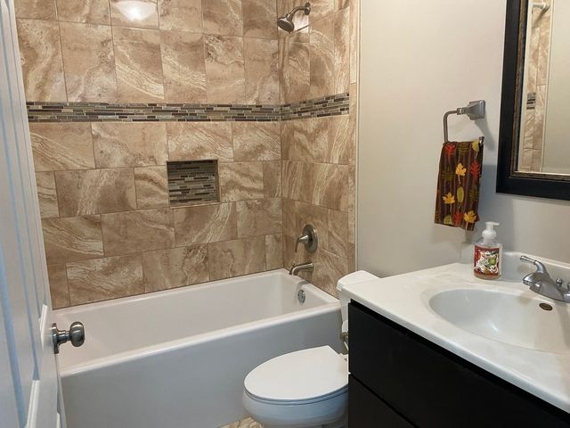 9430 Elm Avenue, Mokena, IL 60448