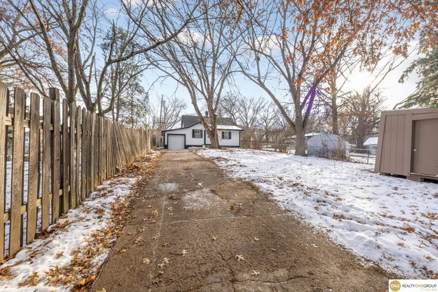 2811 N 68th Street, Omaha, NE 68104