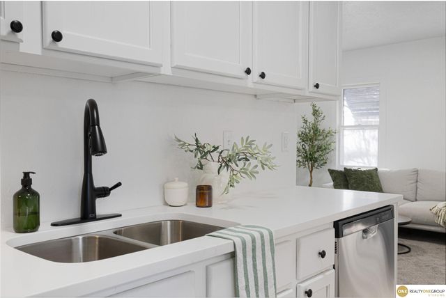 2811 N 68th Street, Omaha, NE 68104