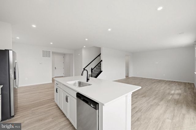 102 CURTAIN FALL DR, Middletown, VA 22645