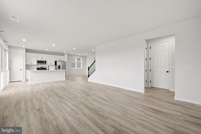 102 CURTAIN FALL DR, Middletown, VA 22645
