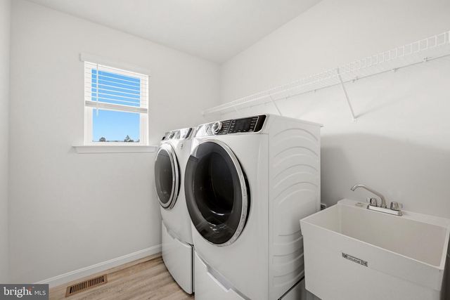 102 CURTAIN FALL DR, Middletown, VA 22645