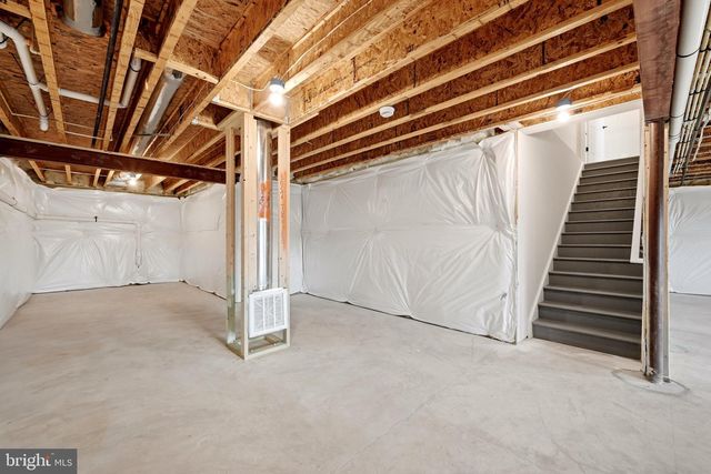 102 CURTAIN FALL DR, Middletown, VA 22645