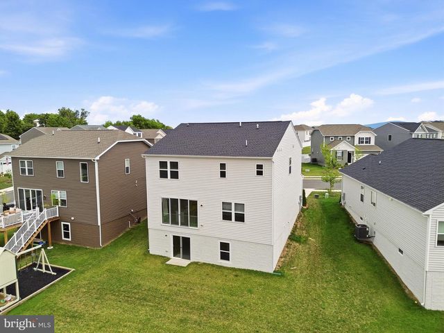 102 CURTAIN FALL DR, Middletown, VA 22645