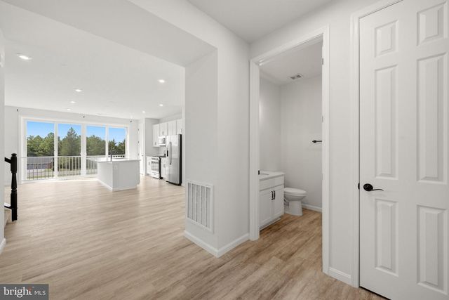 102 CURTAIN FALL DR, Middletown, VA 22645