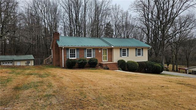 110 Hillside Court, King, NC 27021