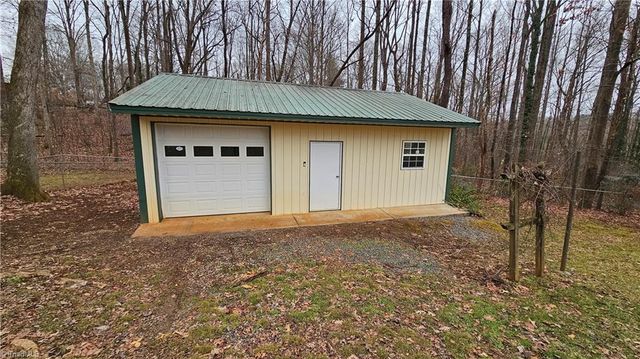 110 Hillside Court, King, NC 27021