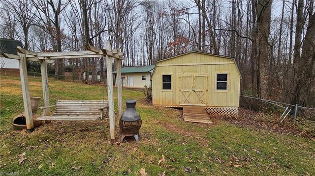 110 Hillside Court, King, NC 27021