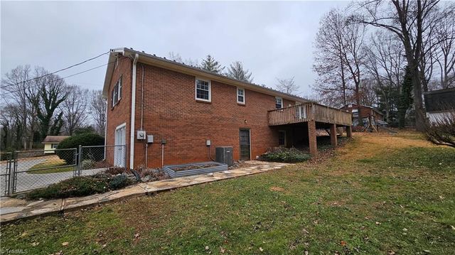 110 Hillside Court, King, NC 27021