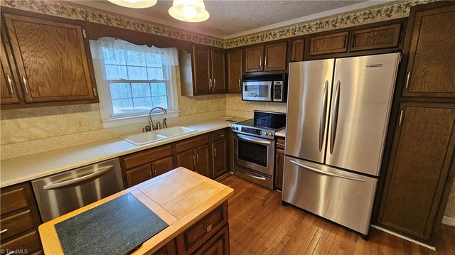 110 Hillside Court, King, NC 27021