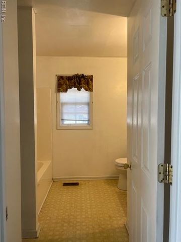 29029 Everett ST, Newsoms, VA 23874