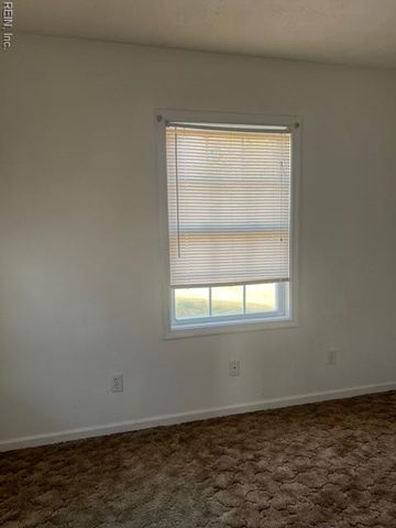 29029 Everett ST, Newsoms, VA 23874