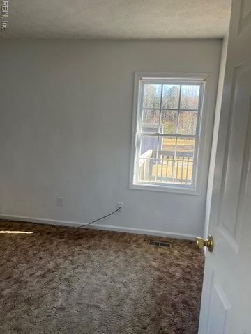 29029 Everett ST, Newsoms, VA 23874