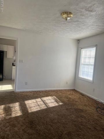 29029 Everett ST, Newsoms, VA 23874