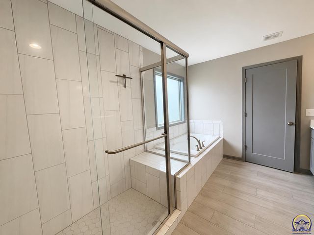 16030 Craig St, Basehor, KS 66007