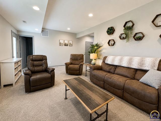16030 Craig St, Basehor, KS 66007