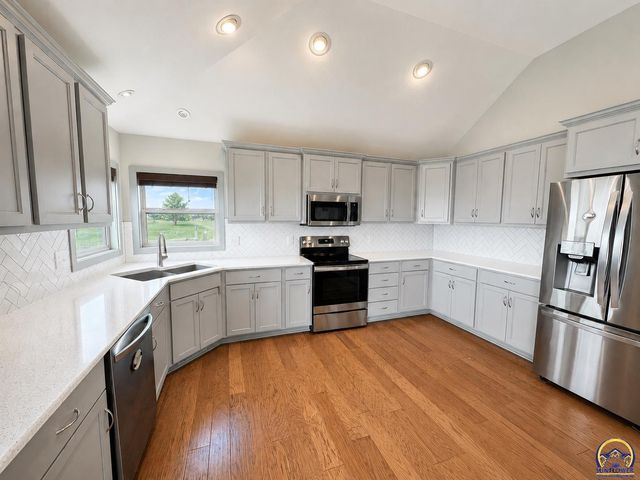 16030 Craig St, Basehor, KS 66007