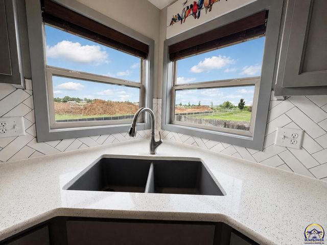 16030 Craig St, Basehor, KS 66007