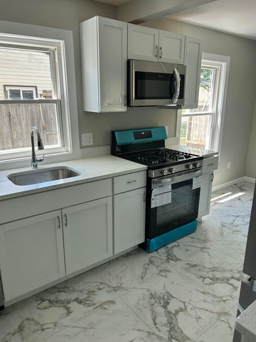 35321 Hazelwood Street, Westland, MI 48186