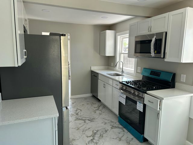 35321 Hazelwood Street, Westland, MI 48186