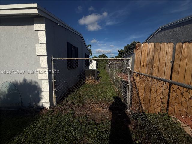 1201 N 70th Way, Hollywood, FL 33024