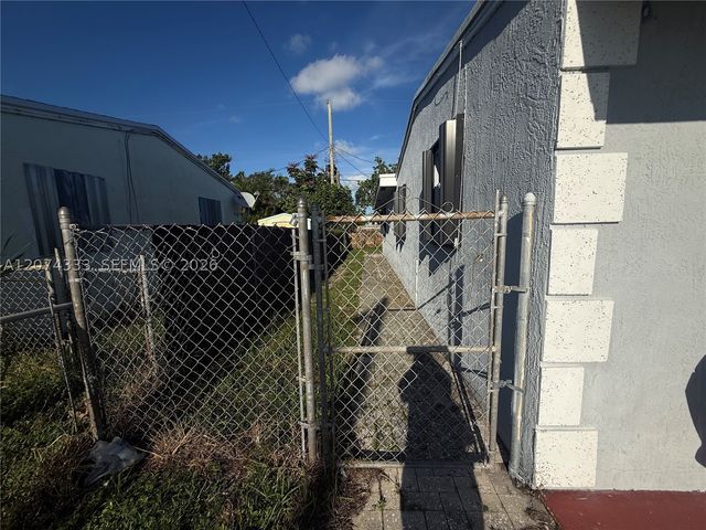 1201 N 70th Way, Hollywood, FL 33024