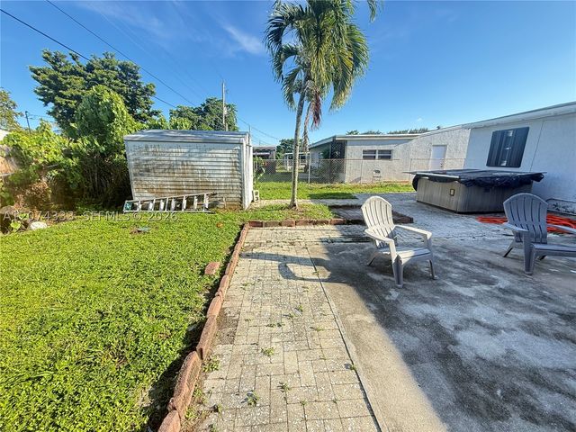 1201 N 70th Way, Hollywood, FL 33024