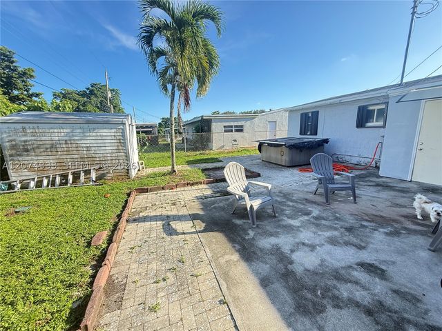 1201 N 70th Way, Hollywood, FL 33024