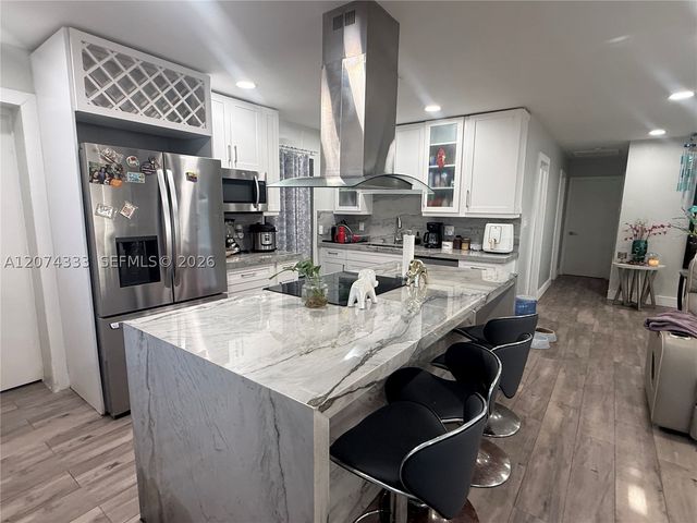 1201 N 70th Way, Hollywood, FL 33024