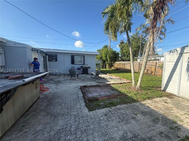 1201 N 70th Way, Hollywood, FL 33024