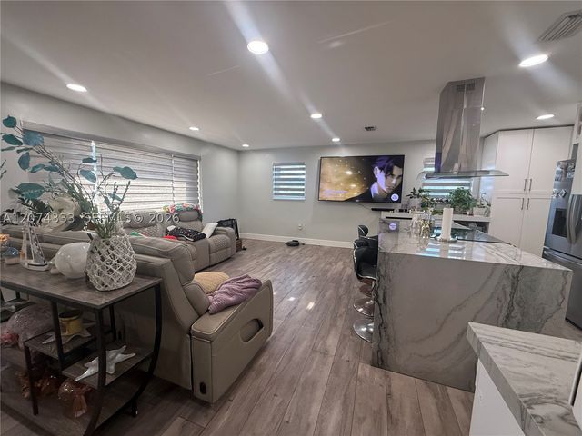 1201 N 70th Way, Hollywood, FL 33024