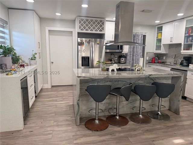 1201 N 70th Way, Hollywood, FL 33024