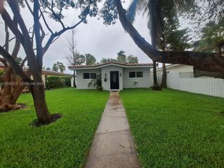1060 Tyler St, Hollywood, FL 33019