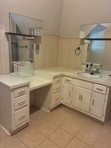 30 E E Street SW SW, Miami, OK 74354