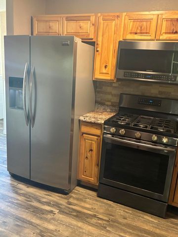 30 E E Street SW SW, Miami, OK 74354
