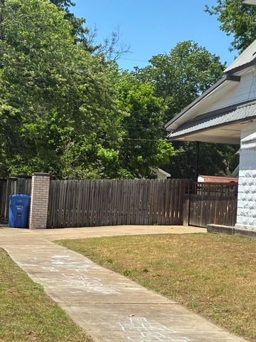 30 E E Street SW SW, Miami, OK 74354
