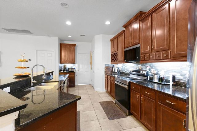 3950 SUNSET LAKE DRIVE, Lakeland, FL 33810