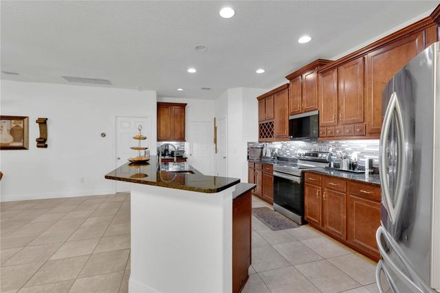 3950 SUNSET LAKE DRIVE, Lakeland, FL 33810