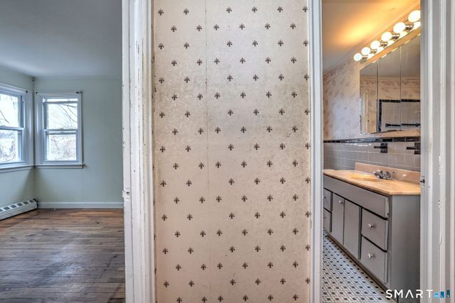 22 Lynmoor Street, Milford, CT 06460