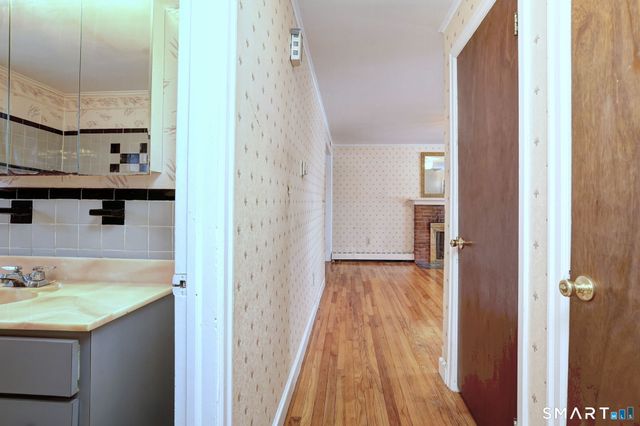 22 Lynmoor Street, Milford, CT 06460