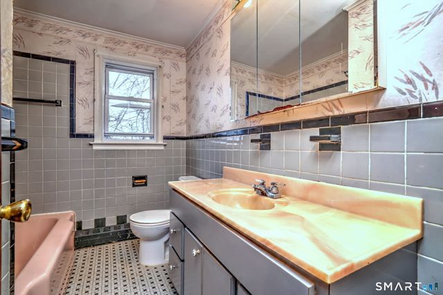 22 Lynmoor Street, Milford, CT 06460