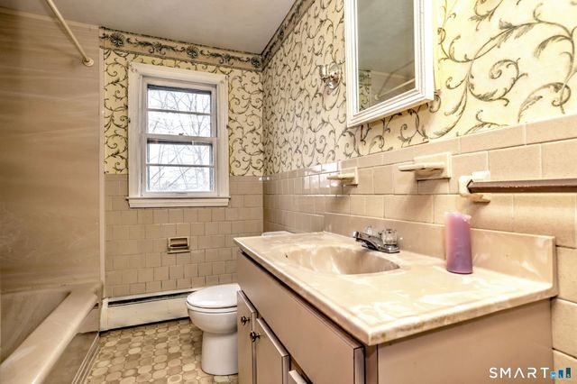 22 Lynmoor Street, Milford, CT 06460