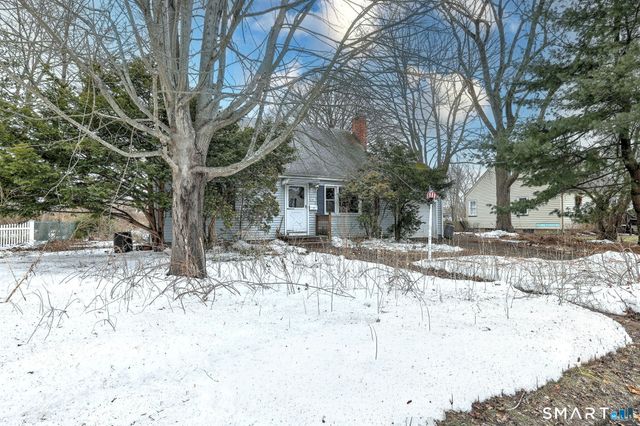 22 Lynmoor Street, Milford, CT 06460