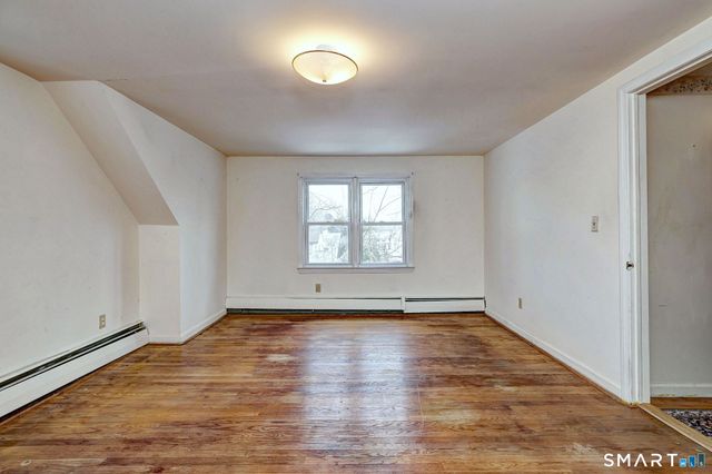 22 Lynmoor Street, Milford, CT 06460