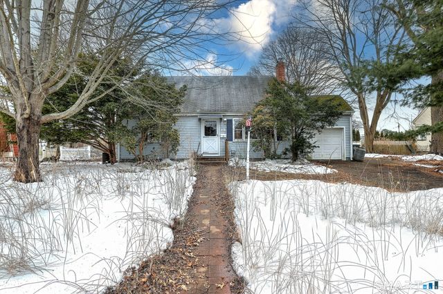 22 Lynmoor Street, Milford, CT 06460