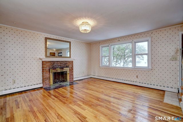 22 Lynmoor Street, Milford, CT 06460