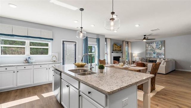 4905 Waxleaf Drive SW, Atlanta, GA 30331