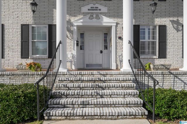 1858 Rockwood Rd, Vestavia Hills, AL 35216