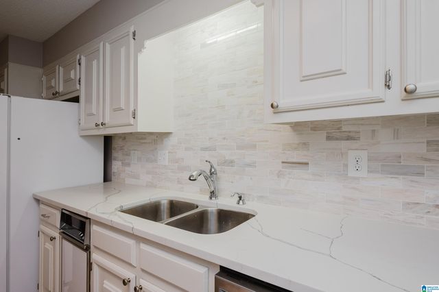 1858 Rockwood Rd, Vestavia Hills, AL 35216